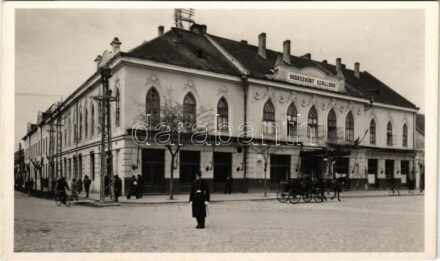 1941 Zombor, Sombor; Vadászkürt szálloda, hintó, rendőr / hotel, horse-drawn carriage, policeman