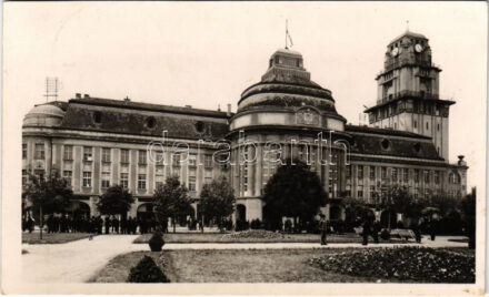 1941 Zenta, Senta; Városháza. Özv. Molnár Sz. Vincéné kiadása / town hall + '1941 Zenta visszatért' So. Stpl. (EK)