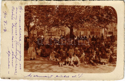 1914 A háborús harcok elől menekülő asszonyok és gyerekek (a levélíró szerint piszkosak és csúnyák) / WWI Austro-Hungarian K.u.K. military, women and children fleeing the war. photo + 'K.u.K. Fs. Art. Komp. No. 9/6. R'