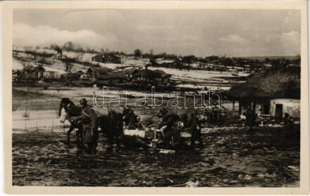 Télen a lóval húzott szánok előtt faanyaggal burkolták a saras utakat. Kolumbán haditudósító felvétele. Haditudósító Kiállítás Budapest 1943. május 2-12 / WWII Hungarian military + So. Stpl.