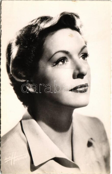 Madeleine Robinson (1917-2004). Studio Harcourt - Egy francia anyától és cseh apától született Párizs közelében. 14 évesen árván maradt, és azon dolgozott, hogy eltartsa magát és két öccsét, de szívesen nézett színdarabokat.