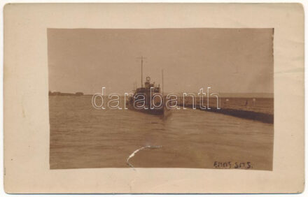 A Császári és Királyi Haditengerészet SMS ENNS monitorja, matrózok a fedélzeten; Dunaflottilla / K.u.K. Kriegsmarine Donauflottille / WWI Austro-Hungarian Navy Danube Fleet river guard monitor SMS ENNS, mariners on board. photo (b)