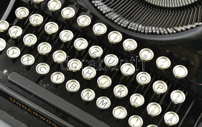 Underwood írógép magyar billentyűzettel, hordozható, táska kivitel, jó állapotban - Image 2