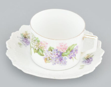 Osztrák porcelán teás csésze. Matricás, jelzett, kopással.