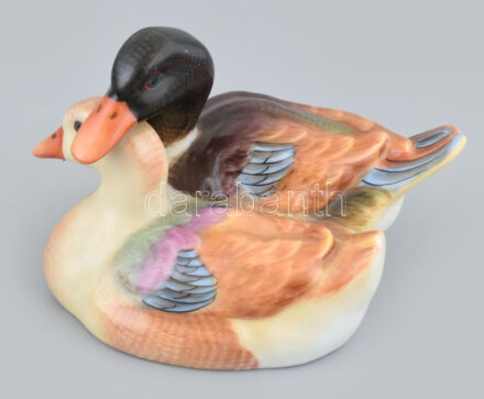 Herendi porcelán kacsapár, kézzel festett, jelzett, minimális kopással. m: 7×8×11,5 cm