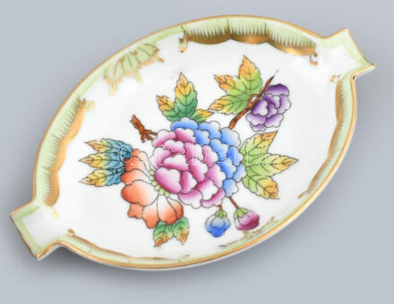 Herendi Viktória mintás hamutál, minimális kopásokkal, jelzett, 9x6cm