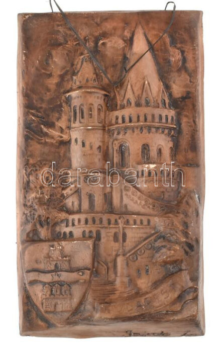 Jakab László: Budapest, Vár, címer. Kerámia fali dísz. Jelzett, minimális lepattanásokkal. 28x17 cm