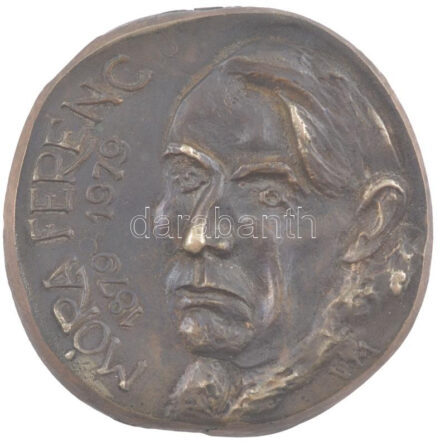 Váró Márton (1943-) 1979. 'Móra Ferenc Ált. Iskola Szeged / Móra Ferenc' bronz emlékérem (100mm)T:1-