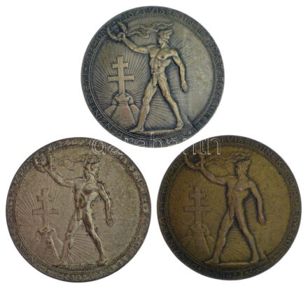 Bakonyi Sándor (1892-1937) 1931. 'Pénzintézeti Központ Tisztviselőinek Sport Egyesülete' 3db bronz díjérem (ebből 2db ezüstözött). Az egyik ezüstözött darab 'Ludvig' gyártói jelzéssel, gravírozás nélkül, a másik 2db 'Arkanzas