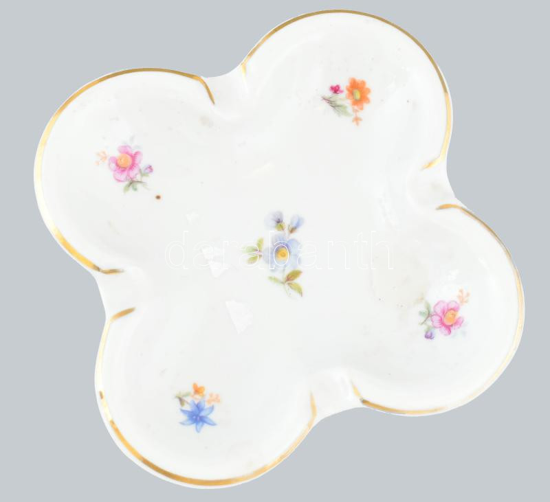 Kőbányai porcelán kínáló tálka. Kézzel festett, jelzett, hibátlan 13x13 cm