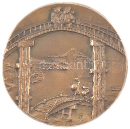 Friedrich Ferenc (1946-) 2008. 'Hídon átkelő emberek' bronz emlékérem (115mm) T:1- ph.