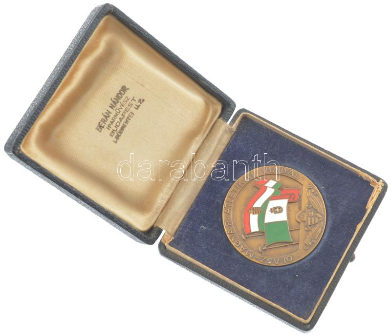 Berán Nándor (1889-1965) 1941. 'Olasz-magyar atlétikai viadal' bronz emlékérem a két ország zománcozott zászlajával, hátoldalán 'Budapest 1941. VIII. 9-10.' gravírozással és 'Budapest, Döbrentei u. 2.' gyártói jelzéssel, eredeti - Image 3