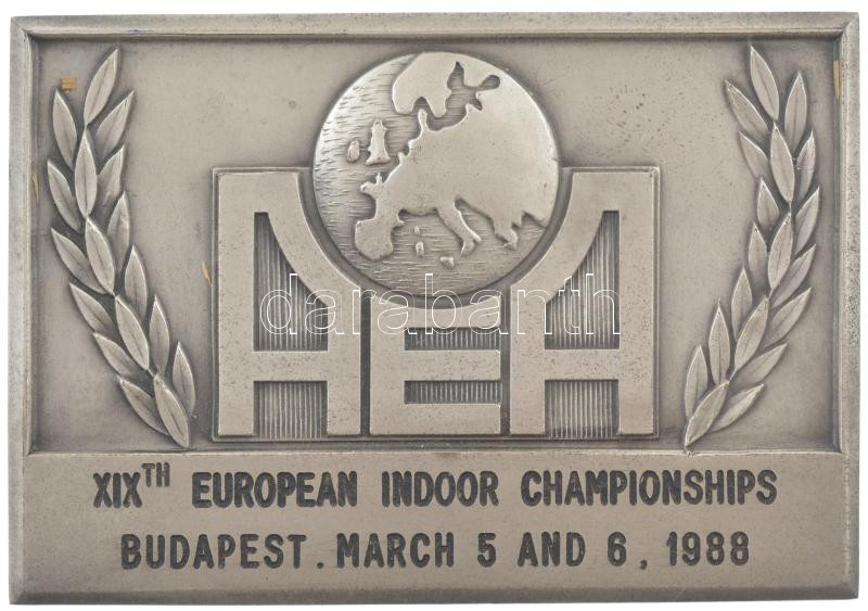 1988. 'XIXth European Indoor Championships (19. Fedett pályás atlétikai Európa-bajnokság), Budapest, March 5 and 6, 1988' ezüstözött bronz plakett eredeti tokban, tok belsejében 'Fraisse-Demey 191 rue du Temple, Paris' gyártói jelzéssel
