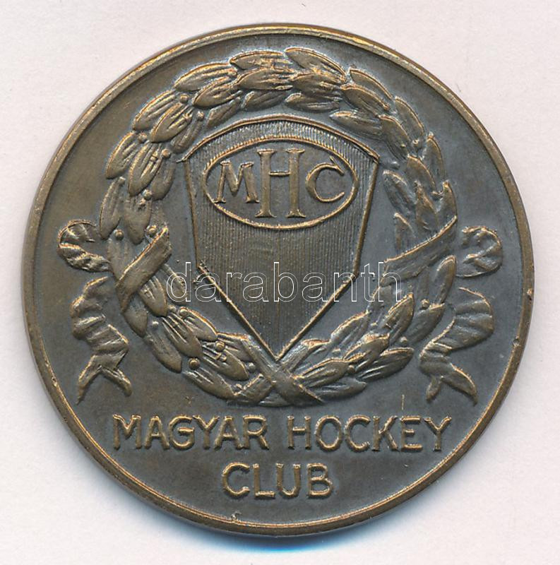 1931. 'Magyar Hockey Club' bronz jégkorong vagy gyeplabda díjérem, hátoldalán '1931 I.' gravírozással és 'Berán N. BPest' (35mm) T:1-
