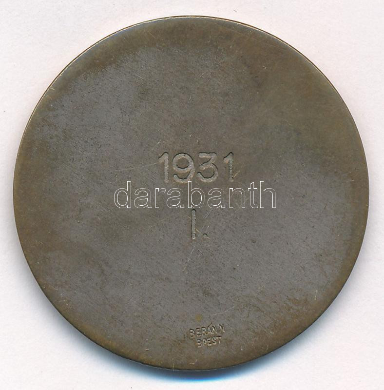 1931. 'Magyar Hockey Club' bronz jégkorong vagy gyeplabda díjérem, hátoldalán '1931 I.' gravírozással és 'Berán N. BPest' (35mm) T:1- - Image 2