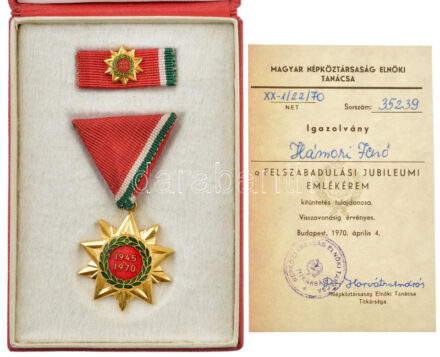 1970. 'Felszabadulási Jubileumi Emlékérem' aranyozott, zománcozott bronz kitüntetés mellszalagon, miniatűrrel, szalagsávval, eredeti tokban, igazolvánnyal T:1 NMK 712.