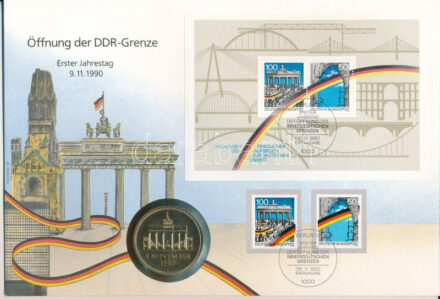 Német Szövetségi Köztársaság 1989A 'Brandenburgi kapu' bronz emlékérem érmés borítékban, elsőnapi bélyegzős bélyegblokkal T:1,1- patina FRG 1989A 'Brandeburg Gate' bronze comemmorative medallion in coin envelope with first day of