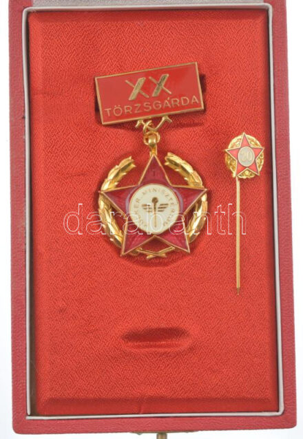 ~1970-1975. 'XX. Törzsgárda - Külker. Minisztérium' aranyozott, műgyantás kitüntető jelvény miniatűrrel, eredeti tokban T:1,1- a tokon folt