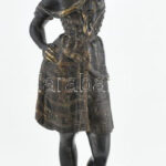 Jelzés nélkül: Figurális gyertyatartó. Bronz, kőtalapzaton. M: 34 cm