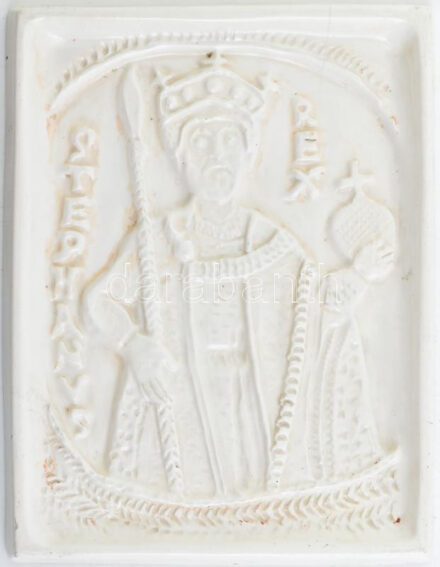 Szent István. Fehér mázas kerámia falidísz. Jelzés nélkül, kis sérülésekkel. 16x20 cm