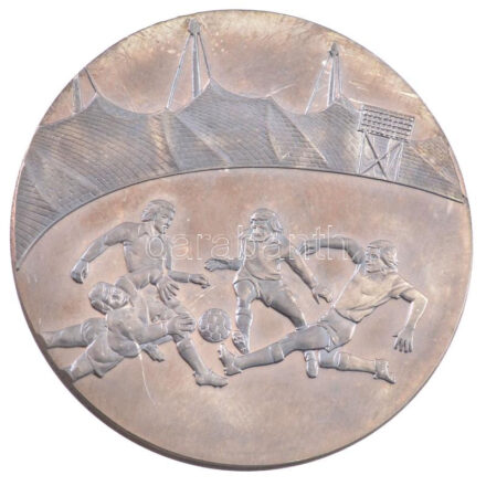 NSZK 1974. '1974-es labdarúgó-világbajnokság München, Hollandia - NSZK 1:2' Ag kétoldalas emlékérem (14,90g/0.999/34mm) T:1- (eredetileg PP) kis patina German Federal Republic 1974. '1974 FIFA World Cup Munich, Netherlands - FRG 1:2' Ag