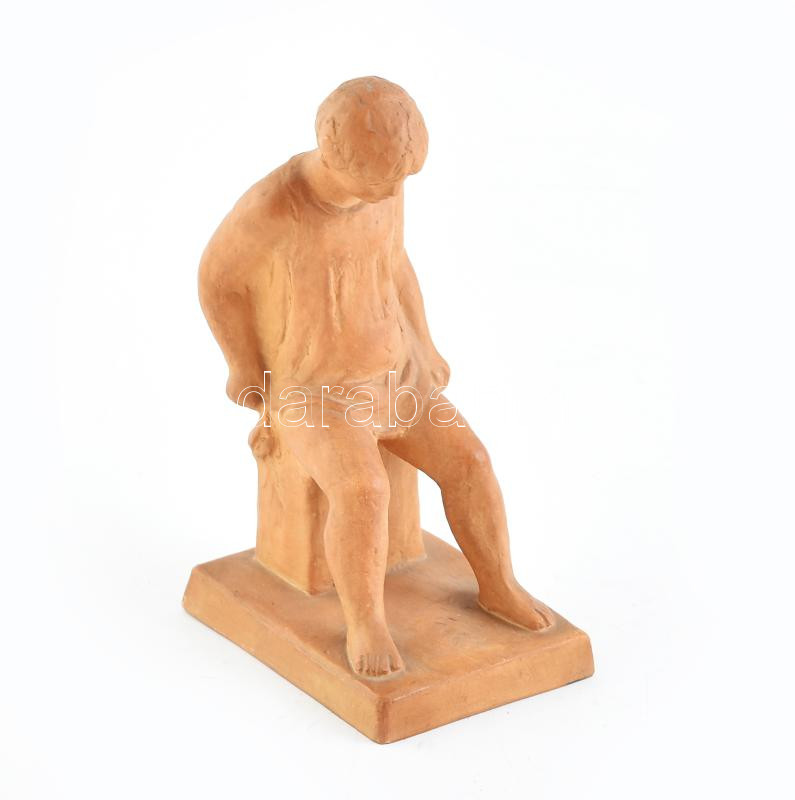 Deák László. Fiú széken. Terrakotta, jelzett, hibátlan 15 cm