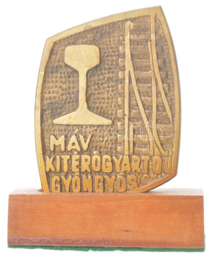 1951 'Máv Kitérőgyártó Gyöngyös' bronz kétoldalas emlékplakett fa talapzatban (85x60mm) T:1-