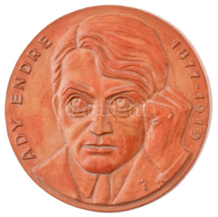Molnár Elek (1916-1994) DN 'Ady Endre 1877-1919' egyoldalas kerámia emlékérem (125mm) T:1- hátoldalán lyukasztott, felületén gyártáskori repedés.