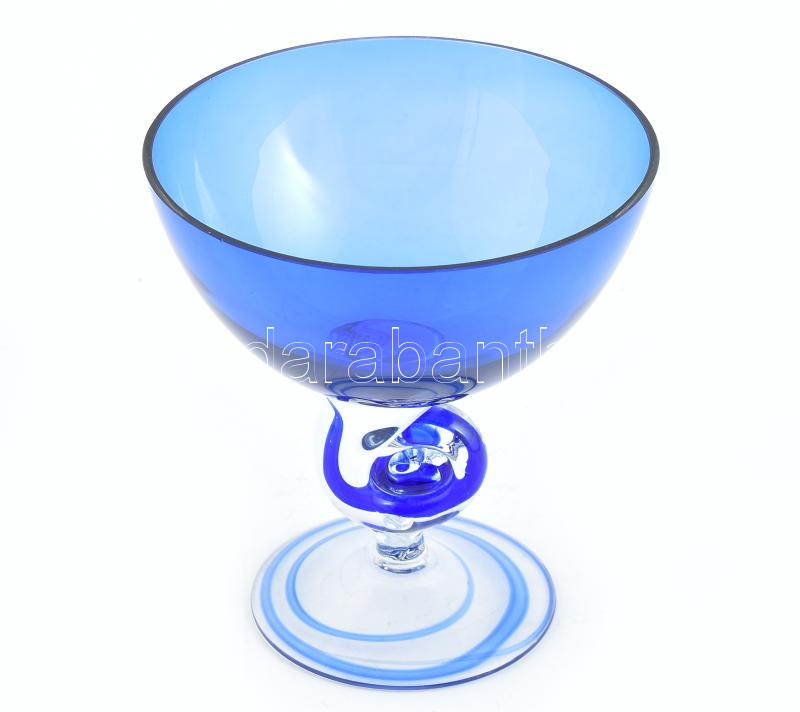 Kék kristály kínáló. Anyagában színezett, hibátlan. m: 17 cm, d :16 cm