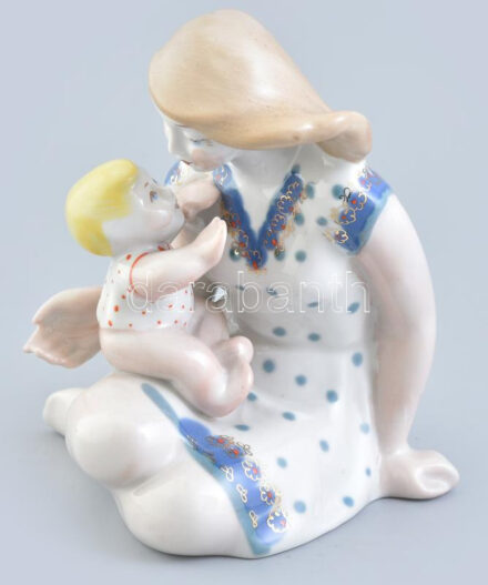 Polonne ZHK szovjet porcelán szobor, Anya gyermekével, tervező: E. Lipisza, 1970-1980 körül. Kézzel festett, jelzett, hibátlan, m: 16,5 cm