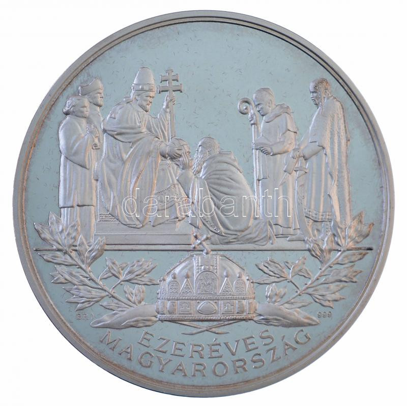 Kósa István (1953-) 2000. 'Szent István államalapító 969-1038 / Ezeréves Magyarország' Ag emlékérem dísztokban, tanúsítvánnyal (124,61g/0.999/65mm) T:PP patina - Image 2