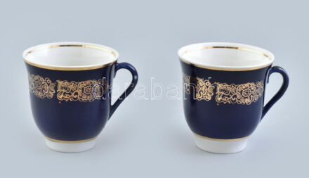2 db szovjet porcelán csésze, kobaltkék alapon arany mintával. Matricás, jelzett, kis kopással, m: 9 cm