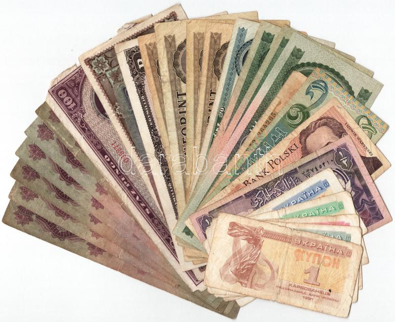 27db-os nagyrészt magyar, és külföldi bankjegy tétel, közte Lengyelország, Kuvait, Csehszlovákia stb. bankjegyeivel T:III,III- közte szakadás, anyaghiány, folt