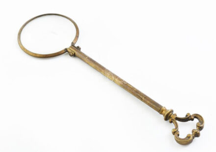 Nagyméretű réz nagyító, lencsén karcok, h: 32 cm