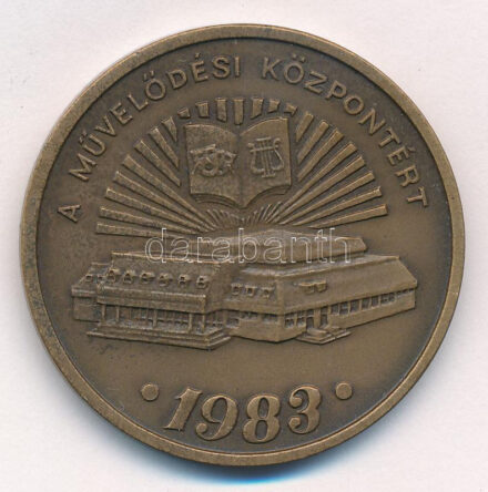 Fritz Mihály (1947-) 1983. 'A Művelődési Központért / Nagyközségi Tanács - Szécsény' kétoldalas bronz emlékérem (42mm) T:1-