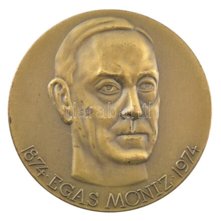 Portugália 1974. 'Egas Moniz / Orvostudományi Nobel-díj 1949' kétoldalas bronz emlékérem, peremén '21/200 Joao Oliveira gravarte Lissoa' felirattal (38mm) T:1- Portugal 1975. 'Egas Moniz / Nobel Prize in Medicine 1949' two-sided bronze