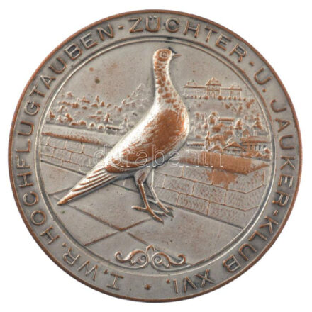 Német Demokratikus Köztársaság ~1950. 'Galambtenyésztő Klub Kiváló Teljesítménye Díj' kétoldalas ezüstözött bronz díjérem (40mm) T:2 German Democratic Republic ~1950. 'Pigeon Breeding Club Outstanding Performance Award' two-sided