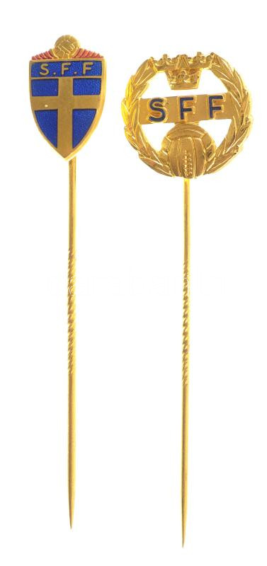 Svédország DN 'SFF (Svéd Labdarúgó Szövetség)' aranyozott és zománcozott bronz jelvény (2xklf) T:1 Sweden ND 'SFF (Swedish Football Association)' gilt and enamelled bronze badge (2xdiff) C:UNC