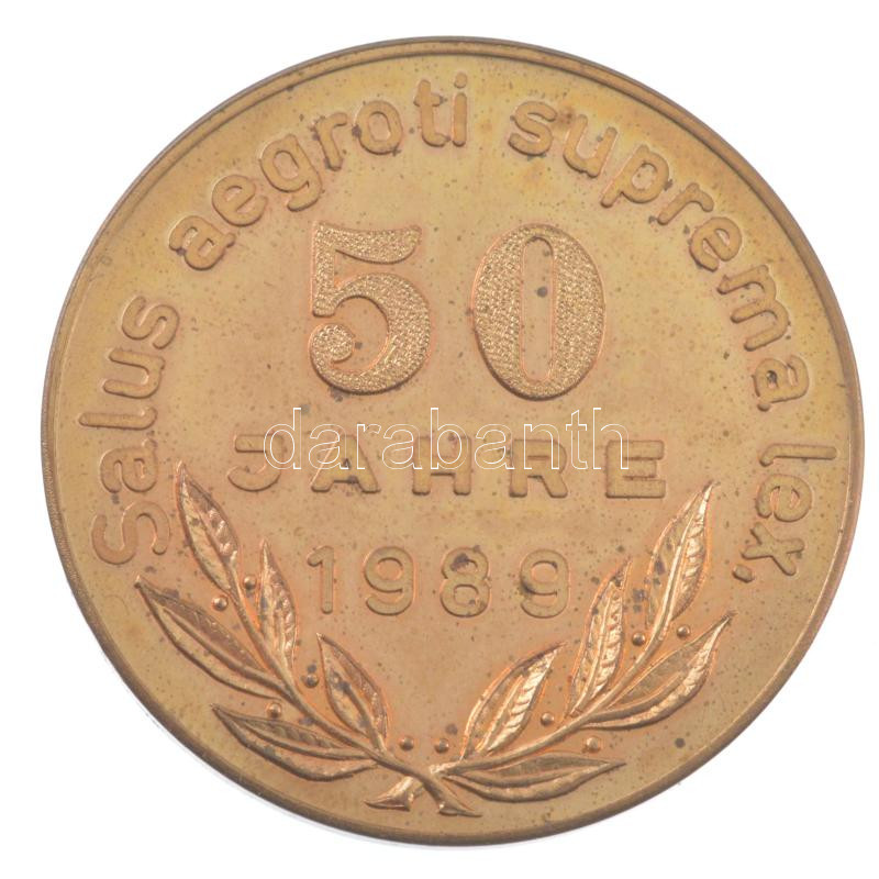 Német Demokratikus Köztársaság 1989. '50 éves a Sebészeti Klinika' kétoldalas bronz emlékérem (40mm) T:1- kis patina German Democratic Republic 1989. 'Surgical Clinic is 50 years old' two-sided bronze commemorative medallion (40mm) C:AU - Image 2