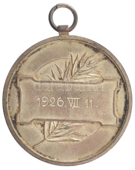 1926. 'Usetty Ferencz Emlékdíj' kétoldalas, ezüstözött bronz díjérem, az FVSK (Ferencvárosi Vasutas SK) címerével, füllel, '1926. VII. 11.' gravírozással (37mm) T:2 patina