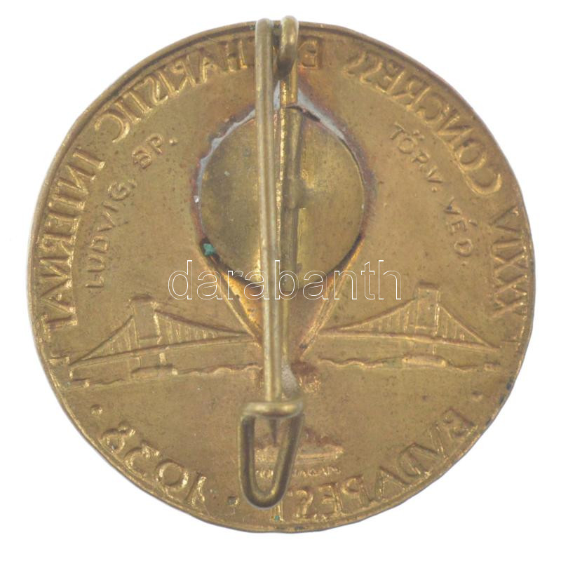 Madarassy Walter (1909-1994) 1938. 'XXXIV. Nemzetközi Eucharisztikus Kongresszus Budapest' bronz kitűző hátlapon 'Ludvig Bp.' gyártói jelzéssel (23mm) T:1-,2 kis patina - Image 2