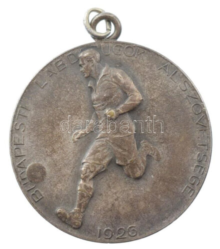 1927. 'Budapesti Labdarúgók Alszövetsége' kétoldalas, ezüstözött bronz díjérem, hátoldalán '1926-27. II. oszt. bajn. I.' gravírozással. A Ferencvárosi Vasutas SK 1926-ban megnyerte a BLASZ Amatőr II. osztály Kárpáti-csoportját