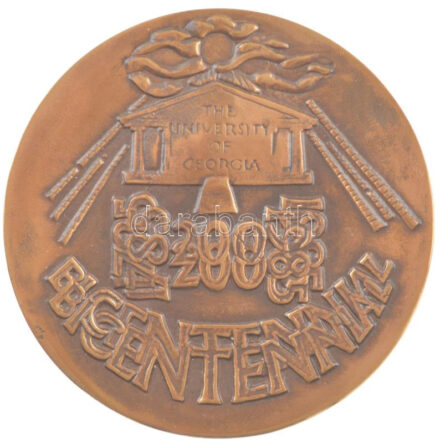 Amerikai Egyesült Államok 1985. 'Georgia-i Egyetem bicentenárium' öntött bronz emlékérem tokban. Szign.: William J. Thompson (78mm) T:1 United States 1985. 'The University of Georgia Bicentenial' cast bronze commemorative medallion in case.