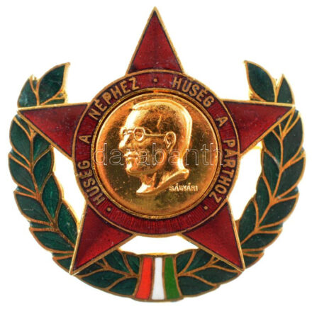 ~1975. 'Hűség a néphez, hűség a párthoz' KISZ Ságvári Endre érem zománcozott, aranyozott jelvény mappában, kitöltetlen igazolással, oklevéllel (40mm) T:1