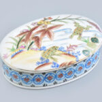 Békás porcelán bonbonniere. Kézzel festett, jelzés nélkül, hibátlan 17x11 cm