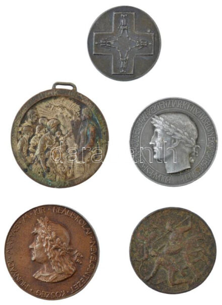5 darabos magyar emlékérem és díjérem tétel, közte Erdey Dezső (1902-1957) 1934. 'Budapest Székesfőváros Községi Takarékpénztár RT Tisztviselőinek Sportegyesülete / KTSE 1929.' alumínium emlékérem (30-40mm) T:1--2