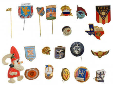 20db-os, magyar és külföldi jelvényből álló tétel, több zománcozott darabbal T:1-2-