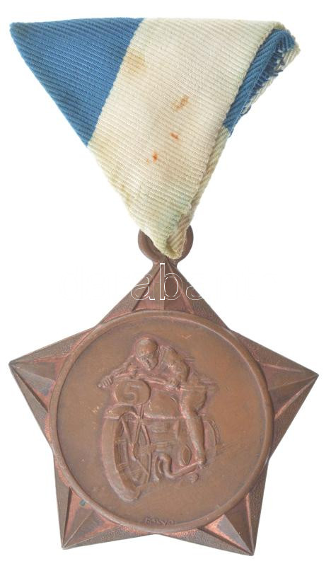 ~1950. 'Magyar Szabadságharcos Szövetség' csillag alakú, bronz motoros jelvény mellszalaggal. Szign.: Fonyó (53x53mm) T:2 foltos mellszalag