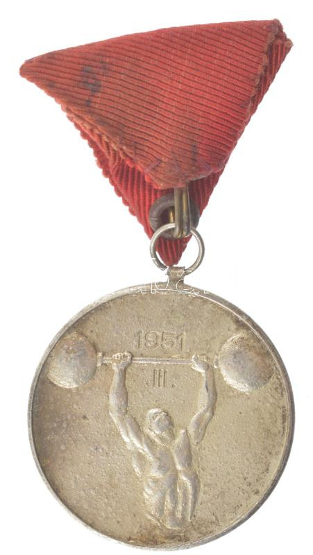 1951. 'Vörös Meteor / Súlyemelés' ezüstözött, zománcozott bronz díjérem mellszalagon, hátoldalán '1951. III.' gravírozással (40mm) T:2 patina, kis zománchiba - Image 2