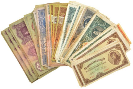 117db inflációs pengő bankjegy tétel, közte egy darab 1920. 2K bankjegy T:III,III- közte folt, szakadás